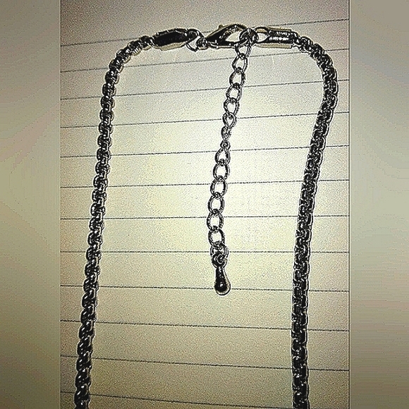 Silvertone Fashion Chain - Picture 3 of 3